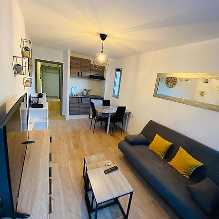 Appartement Au Port De Saint Cyprien Esterno foto